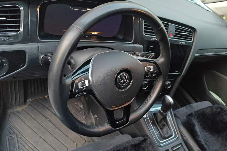Used Volkswagen Golf 2020 Zhiai Edition 280TSI DSG Luxury Model Steering Wheel