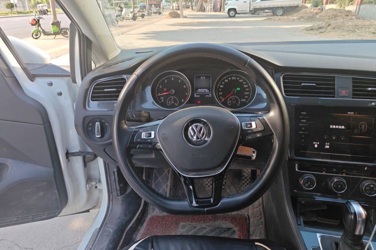 Used Volkswagen Golf 2020 200TSI DSG Comfortable and Ambitious Edition Steering Wheel