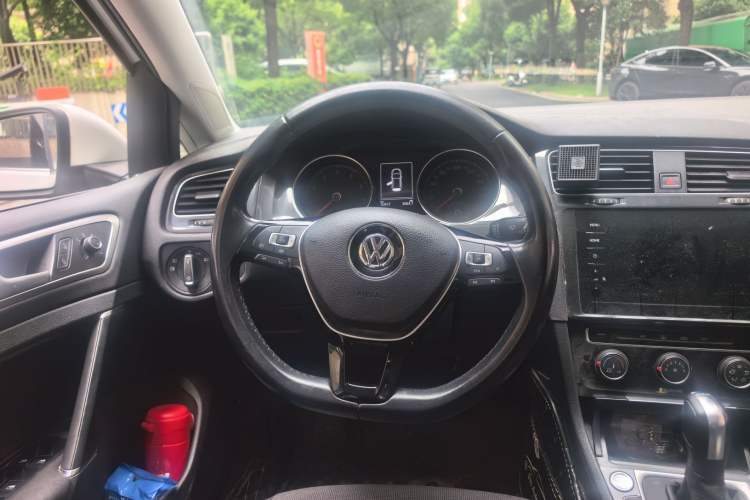 Used Volkswagen Golf 2020 Zhiai Edition 200TSI DSG Comfortable & Ambitious Version Steering Wheel