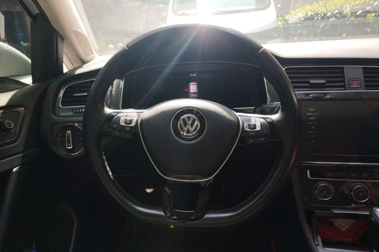 Used Volkswagen Golf 2020 Zhiai Edition 280TSI DSG Luxury Model Steering Wheel