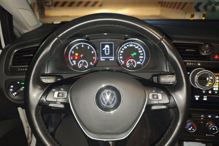 Used Volkswagen Golf 2020 200TSI DSG Comfortable and Ambitious Edition Steering Wheel