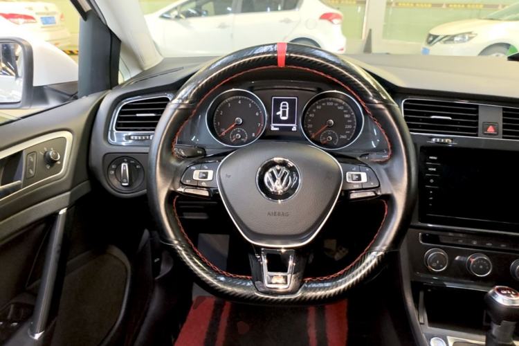 Used Volkswagen Golf 2020 Zhiai Edition 200TSI DSG Comfortable & Ambitious Version Steering Wheel