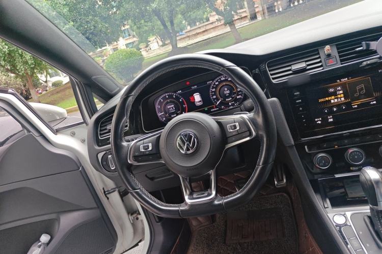 Used Volkswagen Golf 2020 Charming Edition 280TSI DSG R-Line Steering Wheel