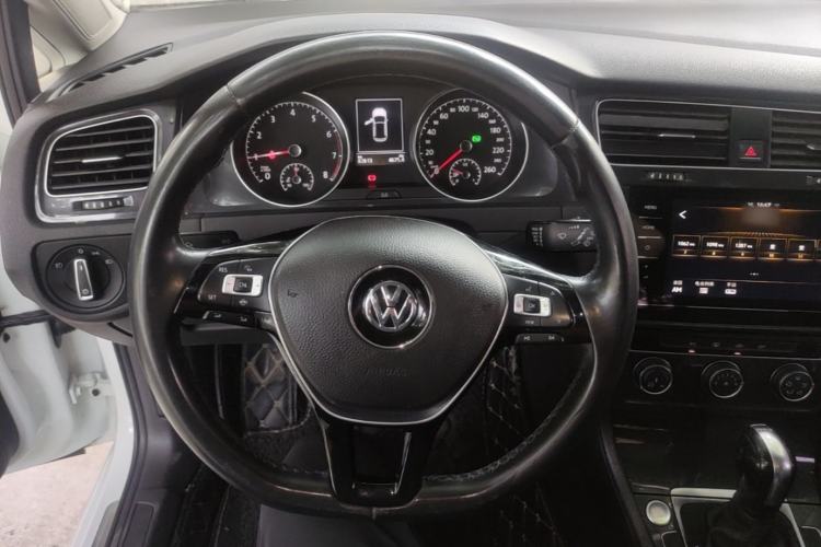 Used Volkswagen Golf 2020 Zhiai Edition 200TSI DSG Comfortable & Ambitious Version Steering Wheel