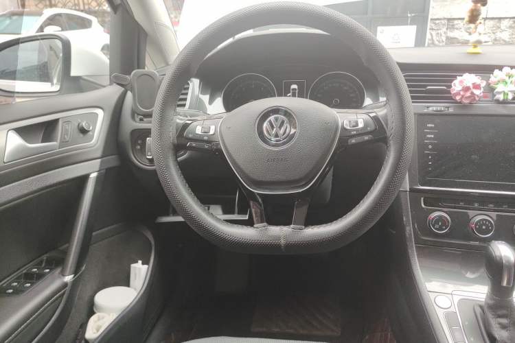 Used Volkswagen Golf 2020 Zhiai Edition 280TSI DSG Comfort Model Steering Wheel