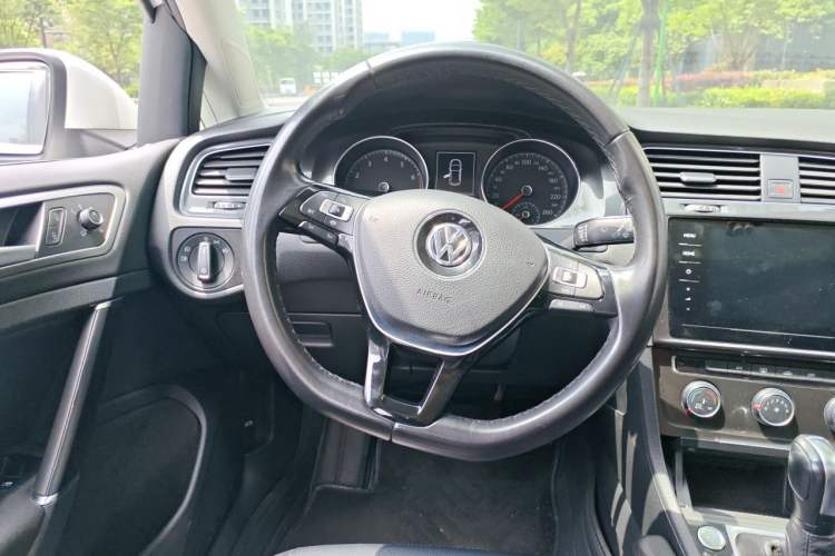 Used Volkswagen Golf 2020 Zhiai Edition 200TSI DSG Comfortable & Ambitious Version Steering Wheel