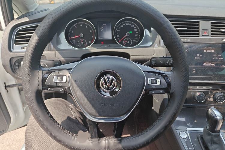 Used Volkswagen Golf 2020 Zhiai Edition 200TSI DSG Comfortable & Ambitious Version Steering Wheel