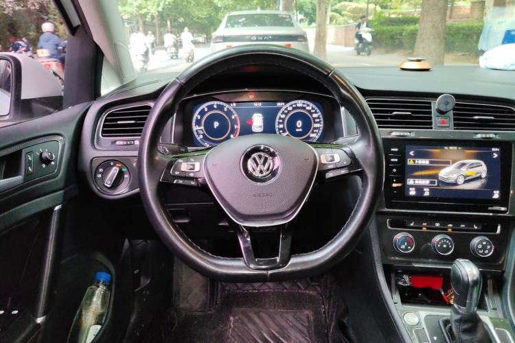 Used Volkswagen Golf 2020 Zhiai Edition 280TSI DSG Luxury Model Steering Wheel