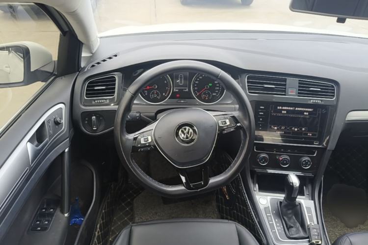 Used Volkswagen Golf 2020 Zhiai Edition 200TSI DSG Comfortable & Ambitious Version Steering Wheel