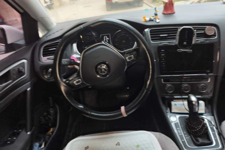 Used Volkswagen Golf 2020 Zhiai Edition 200TSI DSG Comfortable & Ambitious Version Steering Wheel