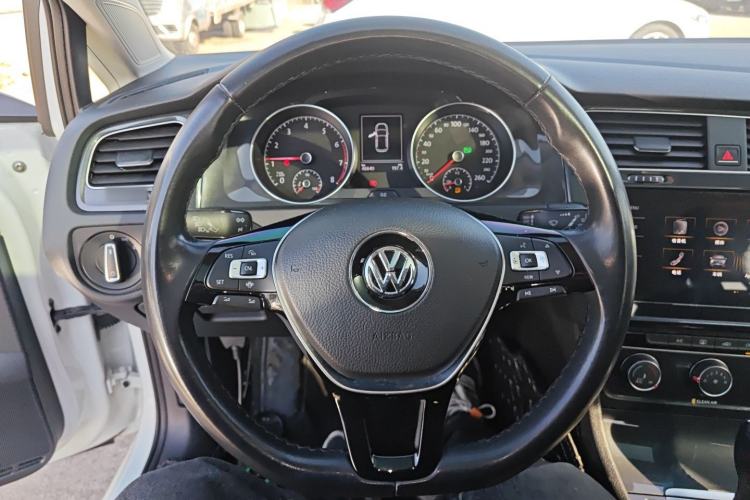 Used Volkswagen Golf 2020 Zhiai Edition 200TSI DSG Comfortable & Ambitious Version Steering Wheel