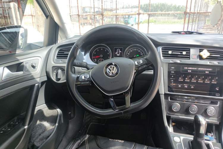 Used Volkswagen Golf 2020 Zhiai Edition 200TSI DSG Comfortable & Ambitious Version Steering Wheel
