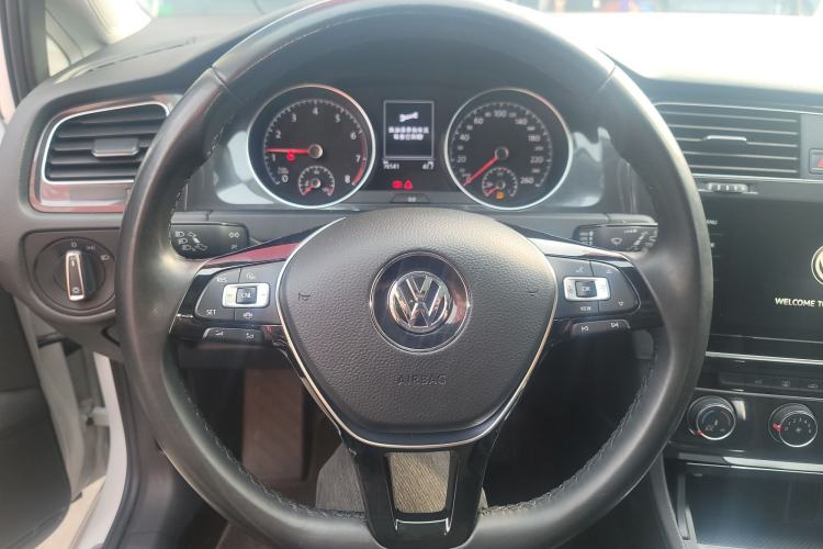 Used Volkswagen Golf 2020 Zhiai Edition 200TSI DSG Comfortable & Ambitious Version Steering Wheel