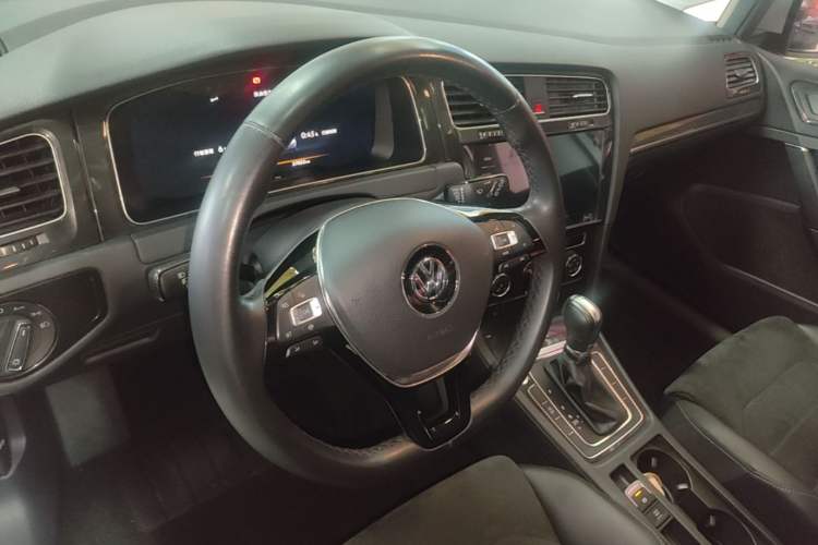 Used Volkswagen Golf 2020 Zhiai Edition 280TSI DSG Luxury Model Steering Wheel