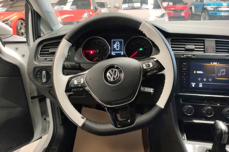 Used Volkswagen Golf 2020 200TSI DSG Comfortable and Ambitious Edition Steering Wheel