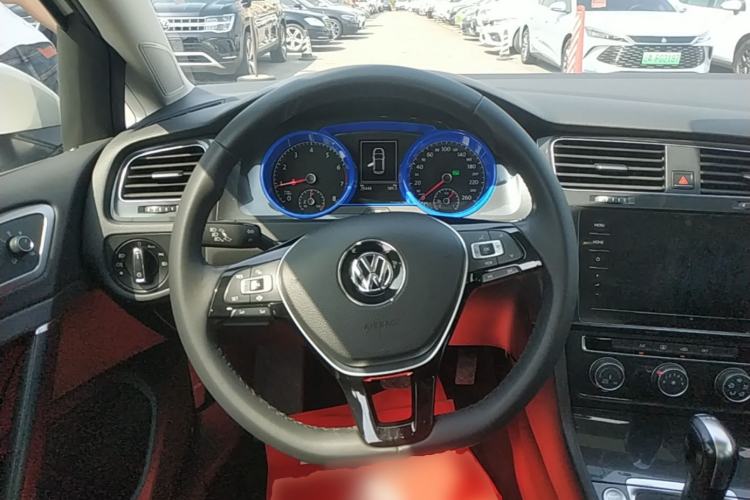Used Volkswagen Golf 2020 Zhiai Edition 200TSI DSG Comfortable & Ambitious Version Steering Wheel