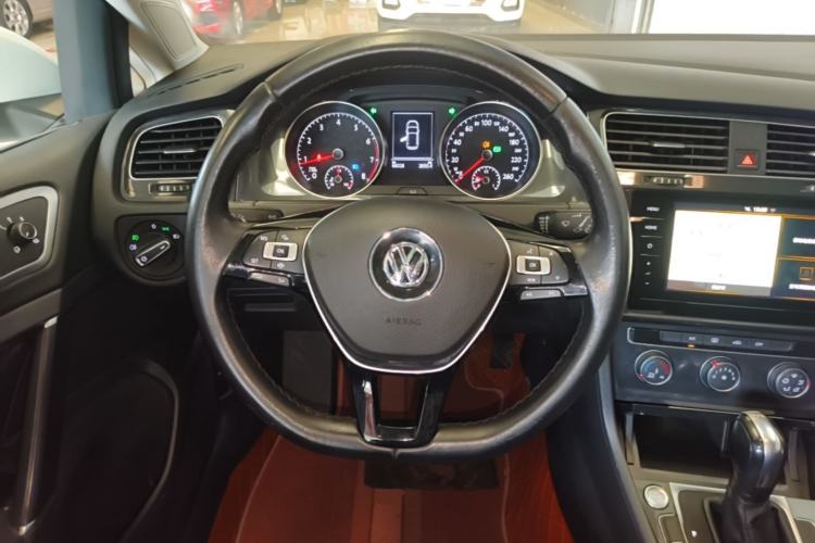 Used Volkswagen Golf 2020 Zhiai Edition 200TSI DSG Comfortable & Ambitious Version Steering Wheel