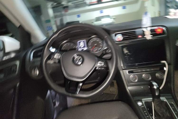 Used Volkswagen Golf 2020 Zhiai Edition 280TSI DSG Comfort Model Steering Wheel