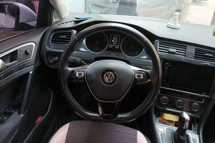 Used Volkswagen Golf 2020 Zhiai Edition 200TSI DSG Comfortable & Ambitious Version Steering Wheel