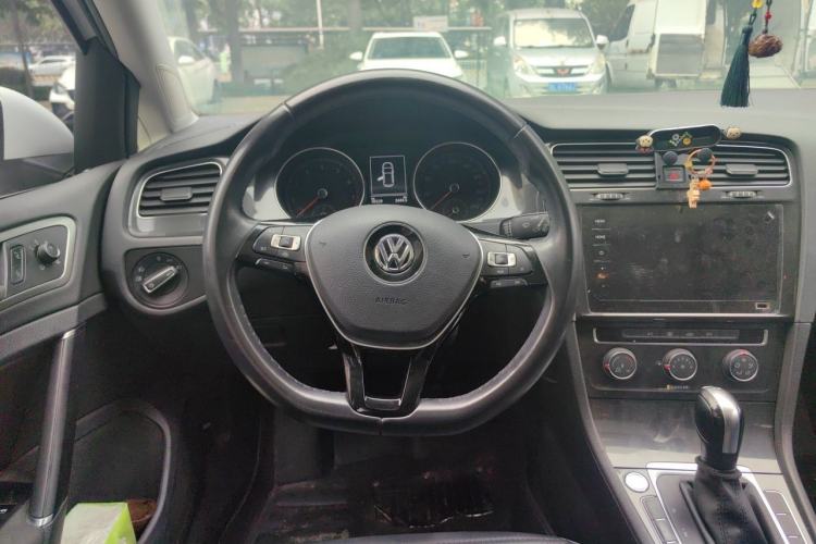 Used Volkswagen Golf 2020 Zhiai Edition 200TSI DSG Comfortable & Ambitious Version Steering Wheel