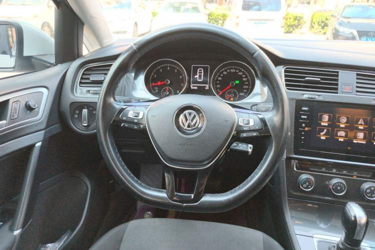 Used Volkswagen Golf 2020 200TSI DSG Comfortable and Ambitious Edition Steering Wheel