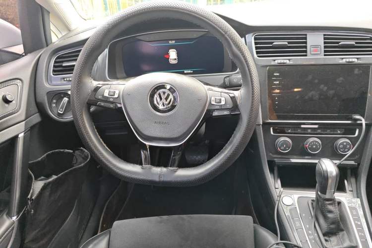 Used Volkswagen Golf 2020 Zhiai Edition 280TSI DSG Luxury Model Steering Wheel