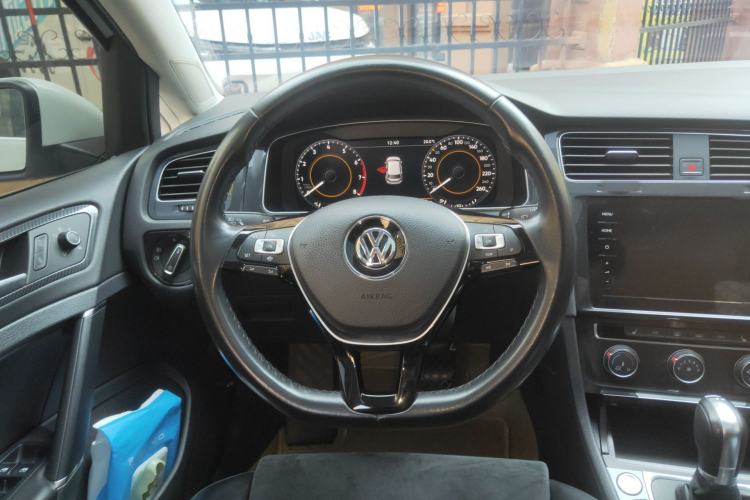 Used Volkswagen Golf 2020 Zhiai Edition 280TSI DSG Luxury Model Steering Wheel