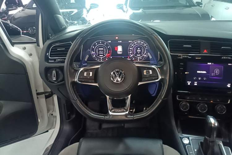 Used Volkswagen Golf 2020 Charming Edition 280TSI DSG R-Line Steering Wheel