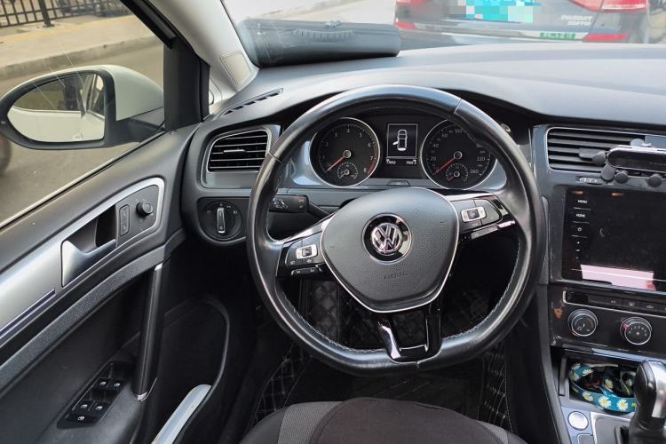 Used Volkswagen Golf 2020 Zhiai Edition 200TSI DSG Comfort Model Steering Wheel