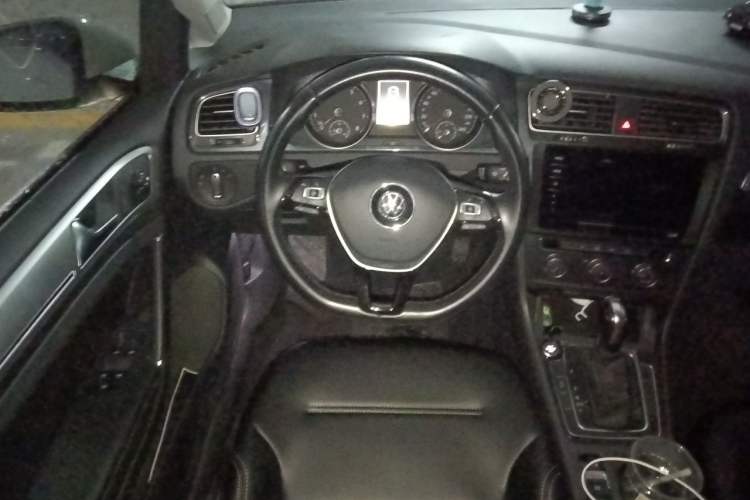 Used Volkswagen Golf 2020 Zhiai Edition 280TSI DSG Comfort Model Steering Wheel