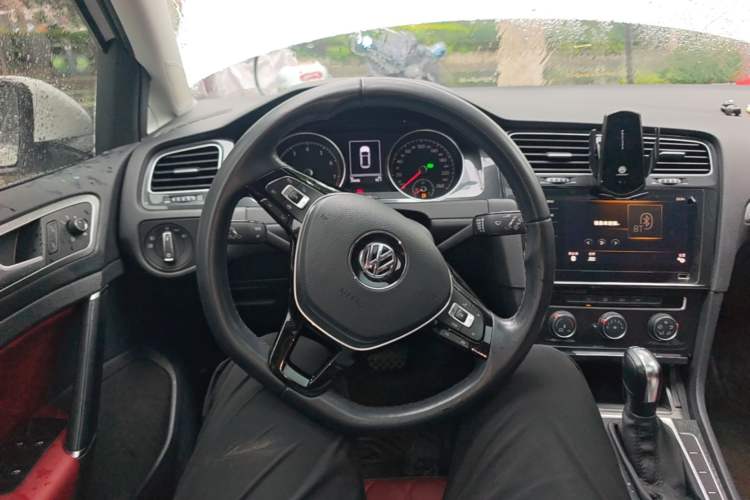 Used Volkswagen Golf 2020 Zhiai Edition 200TSI DSG Comfortable & Ambitious Version Steering Wheel