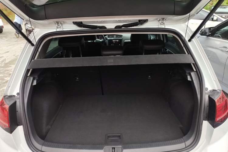 Used Volkswagen Golf 2020 Zhiai Edition 280TSI DSG Comfort Model Trunk