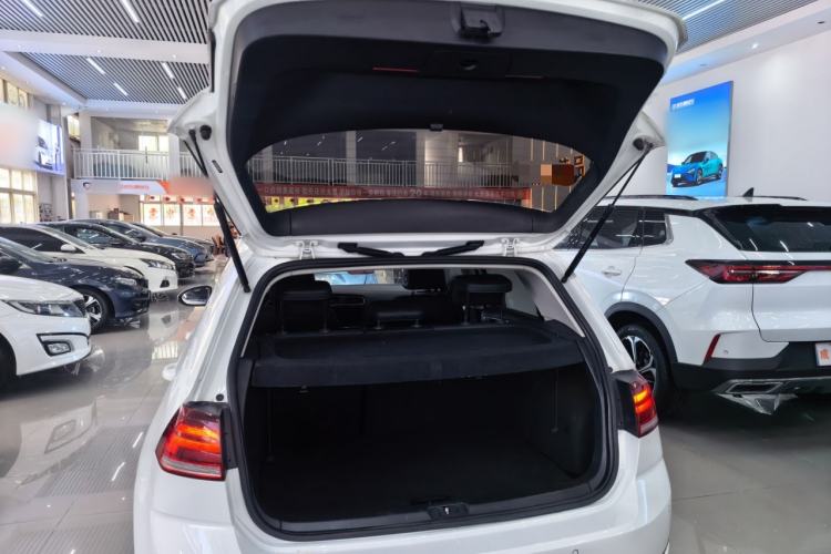 Used Volkswagen Golf 2020 Zhiai Edition 280TSI DSG Comfort Model Trunk