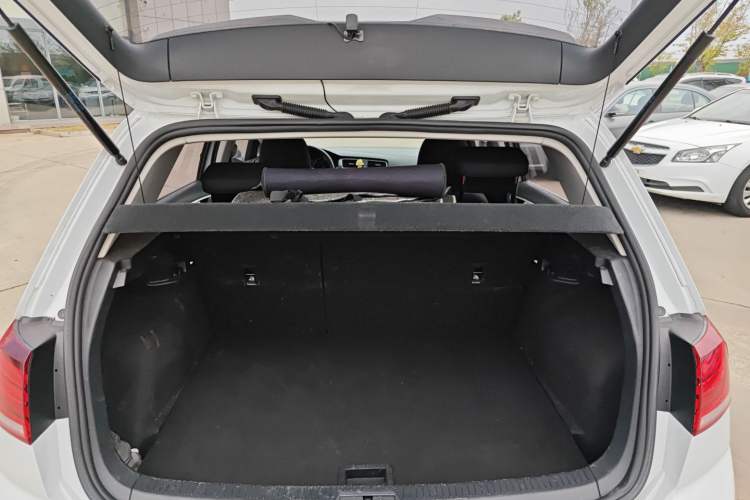 Used Volkswagen Golf 2020 Zhiai Edition 200TSI DSG Comfortable & Ambitious Version Trunk