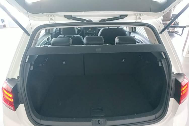 Used Volkswagen Golf 2020 Zhiai Edition 280TSI DSG Comfort Model Trunk