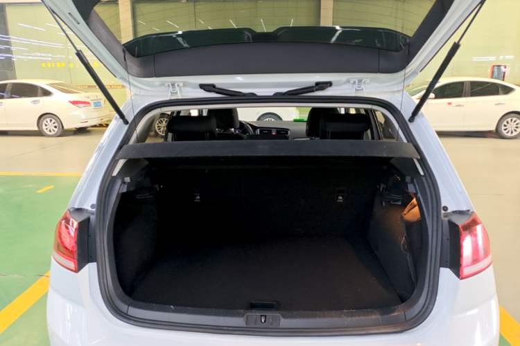 Used Volkswagen Golf 2020 Zhiai Edition 200TSI DSG Comfortable & Ambitious Version Trunk
