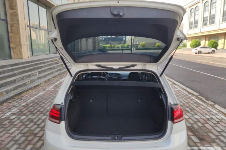 Used Volkswagen Golf 2020 Zhiai Edition 280TSI DSG Comfort Model Trunk