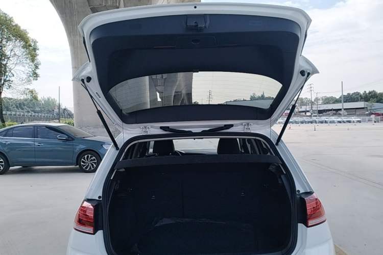 Used Volkswagen Golf 2020 Zhiai Edition 280TSI DSG Comfort Model Trunk