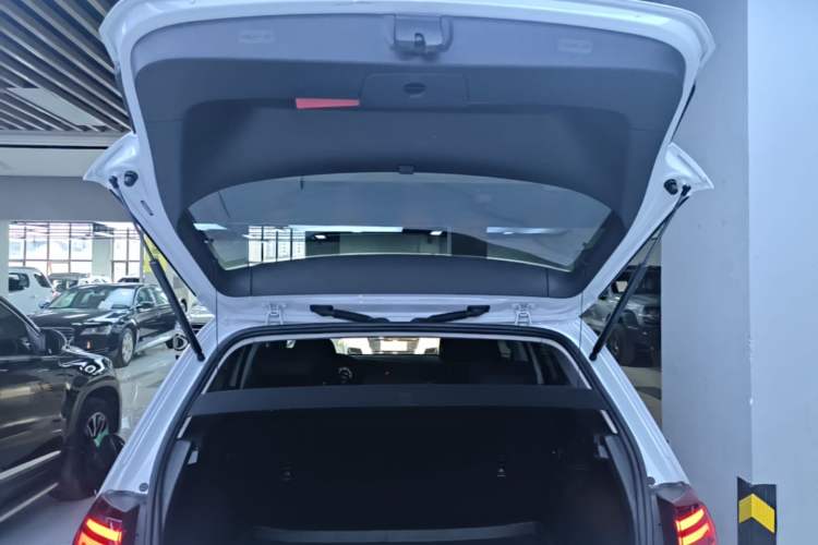 Used Volkswagen Golf 2020 200TSI DSG Comfortable and Ambitious Edition Trunk