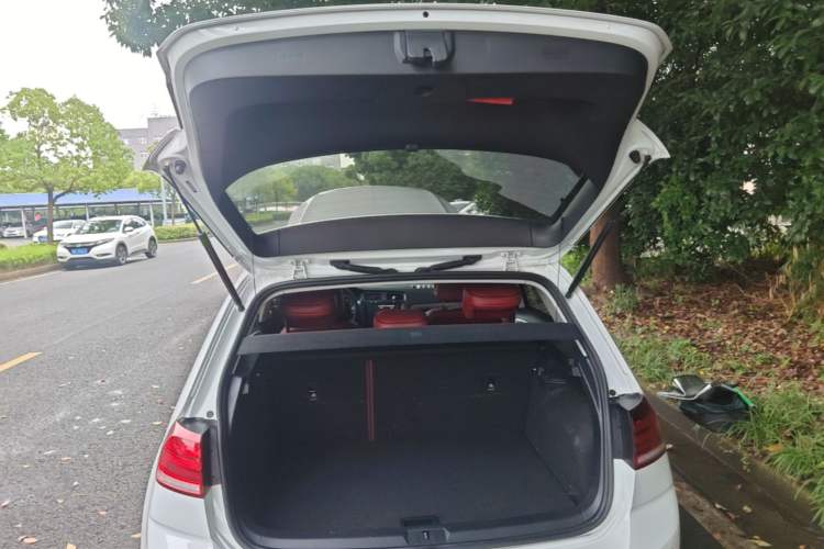 Used Volkswagen Golf 2020 Zhiai Edition 200TSI DSG Comfortable & Ambitious Version Trunk