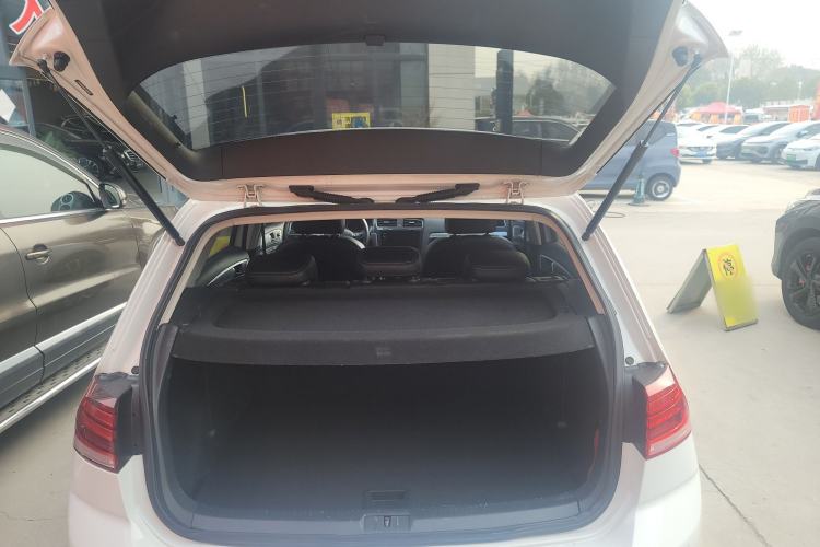 Used Volkswagen Golf 2020 Zhiai Edition 200TSI DSG Comfortable & Ambitious Version Trunk