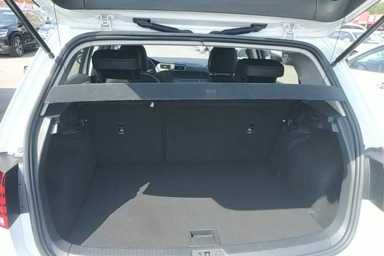 Used Volkswagen Golf 2020 Zhiai Edition 200TSI DSG Comfortable & Ambitious Version Trunk