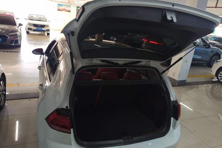 Used Volkswagen Golf 2020 200TSI DSG Comfortable and Ambitious Edition Trunk
