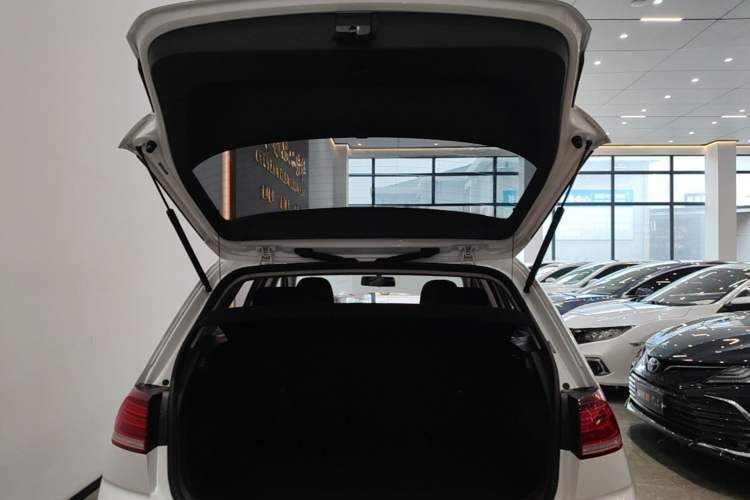 Used Volkswagen Golf 2020 200TSI DSG Comfortable and Ambitious Edition Trunk