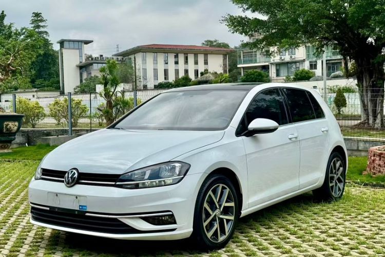 Ojetý Volkswagen Golf 2020 Zhiai Edition 200TSI DSG Comfortable & Ambitious Version Guazi used car, China used car export, Used car for sale, Used  cars, Cheapest cars for sale