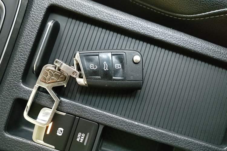 Used Volkswagen Golf 2020 Zhiai Edition 200TSI DSG Comfortable & Ambitious Version Vehicle Key