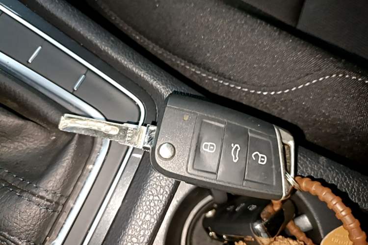 Used Volkswagen Golf 2020 Zhiai Edition 200TSI DSG Comfortable & Ambitious Version Vehicle Key