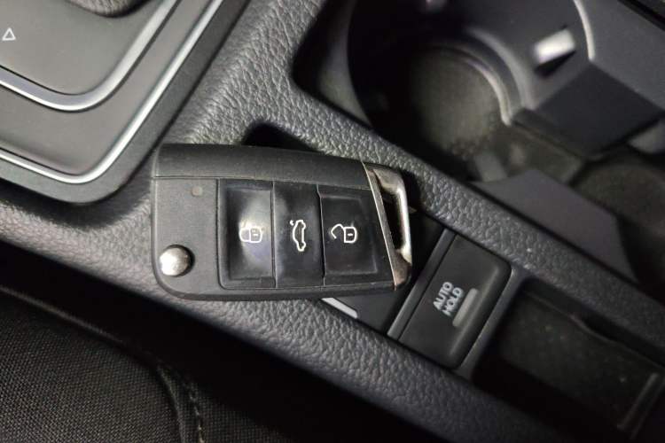 Used Volkswagen Golf 2020 Zhiai Edition 200TSI DSG Comfortable & Ambitious Version Vehicle Key