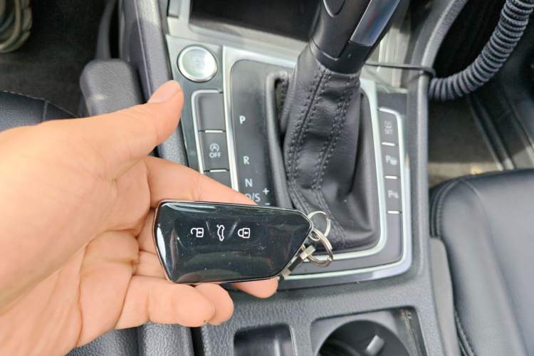 Used Volkswagen Golf 2020 Zhiai Edition 200TSI DSG Comfortable & Ambitious Version Vehicle Key