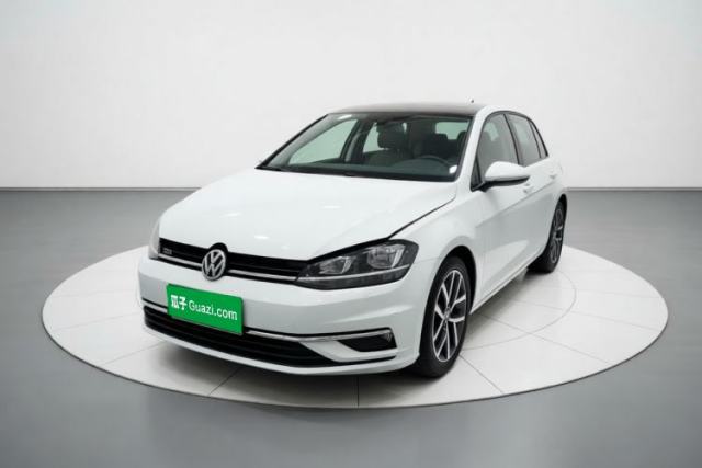 Ojetý Volkswagen Golf 2020 Zhiai Edition 280TSI DSG Comfort Model